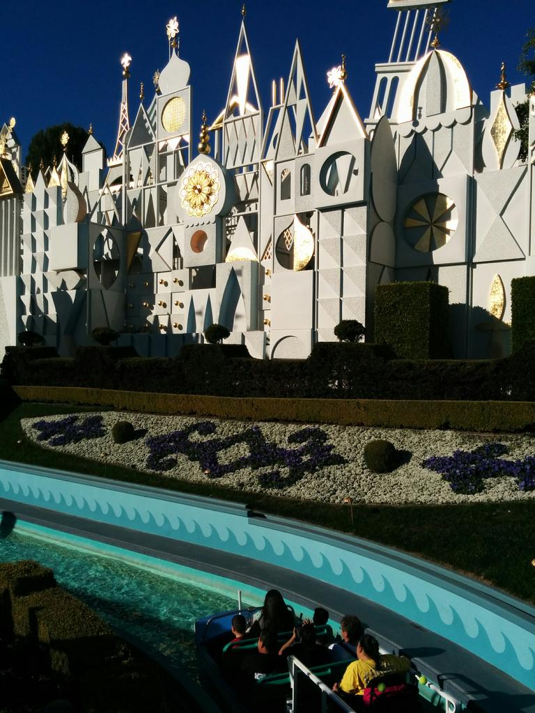 DivineDisney's tweet image. So glad it's a small world is open again @DisneylandToday! Totally worth the wait!