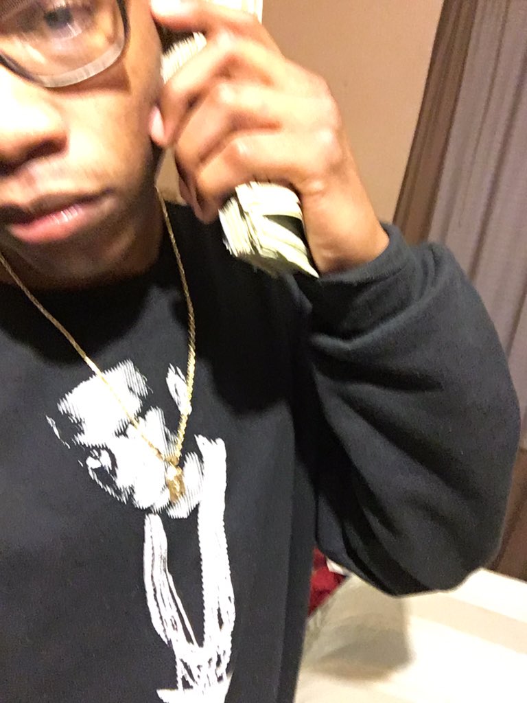 Free_Bandz_813's tweet photo. Niggas after they get they income taxes https://t.co/JVCJPpp7MA