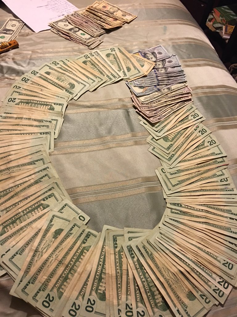 Free_Bandz_813's tweet photo. Niggas after they get they income taxes https://t.co/JVCJPpp7MA