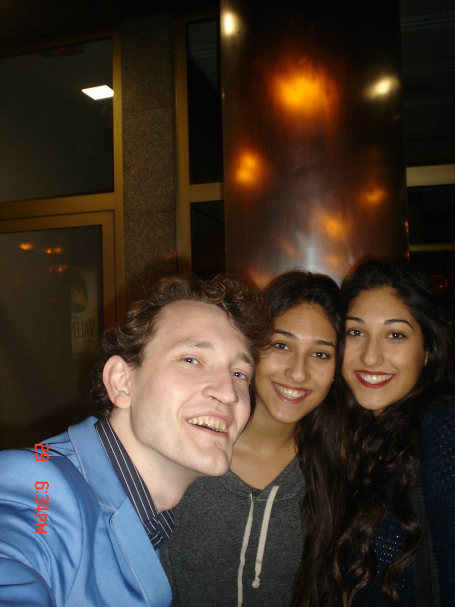 ActorRafa's tweet image. Women love me, and a double with beautiful twins from Spain :-)