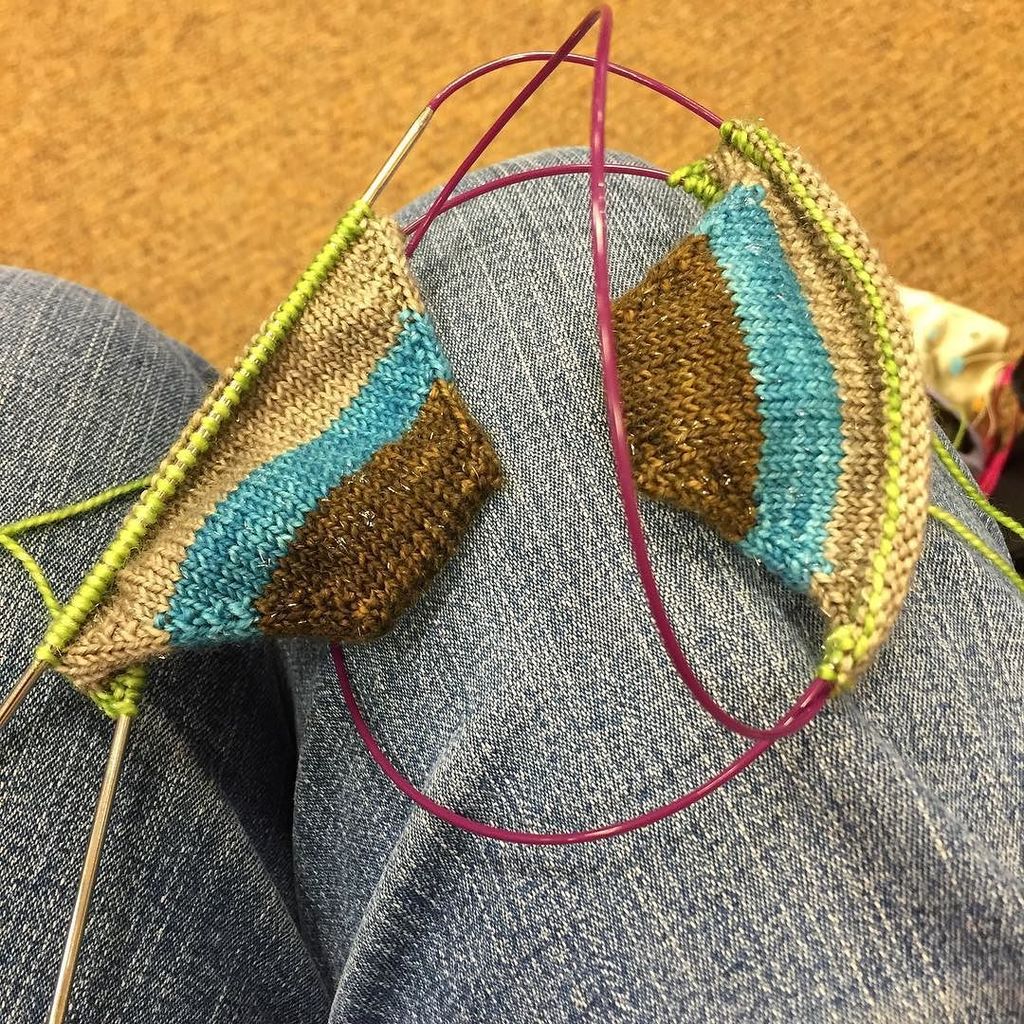 DebMomOf3's tweet image. Two toes started for my 3rd pair of #toeupsocks. Definitely now a convert to #toeup. And I love these colors so muc…