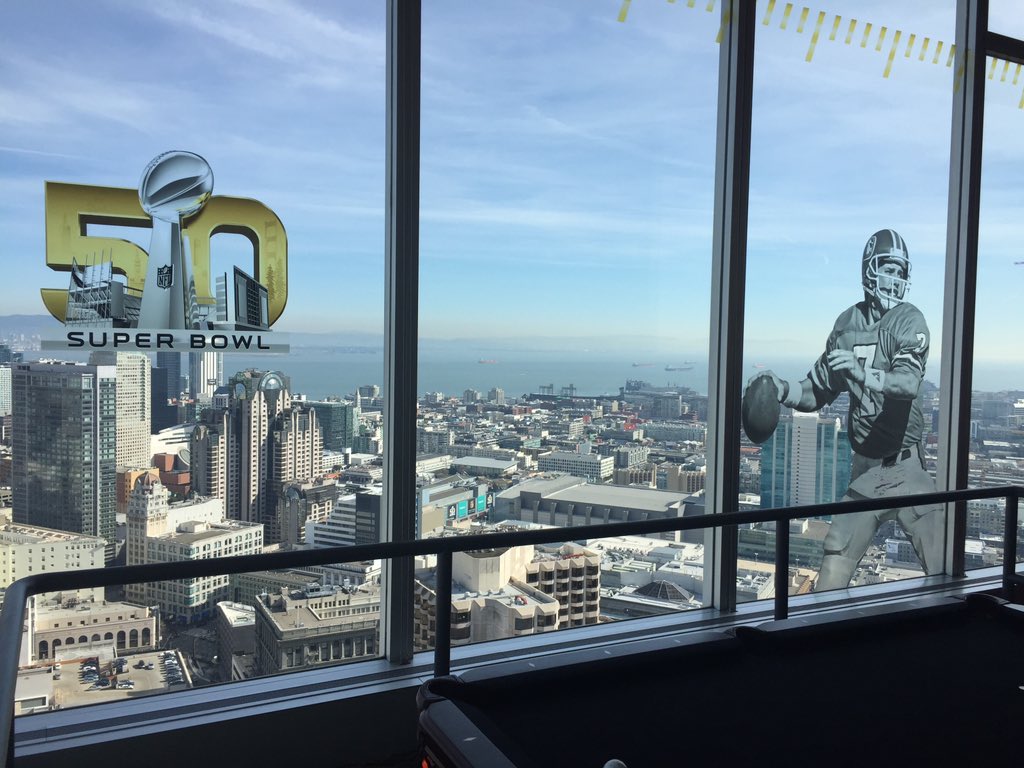 CoachBradLutz's tweet photo. NFL Legends Lunch #ThisOneIsForJohn https://t.co/fv3lK5VWm4