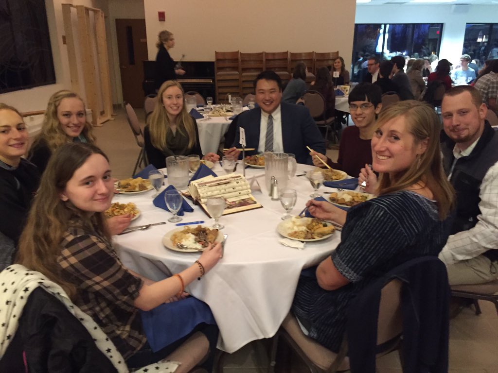 EMUadmissions's tweet photo. Our prospective students enjoyed some wonderful bonding time over dinner from Taste of Thai #HonorsWeekend https://t.co/dHaMMghrRG