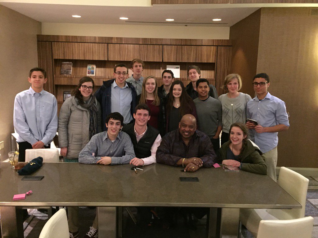 DougDparsons's tweet photo. @ea1785 EA Jazz Ensemble posing with sax great Gerald Albright at Scullers in Boston. https://t.co/T9yB5rqzfP