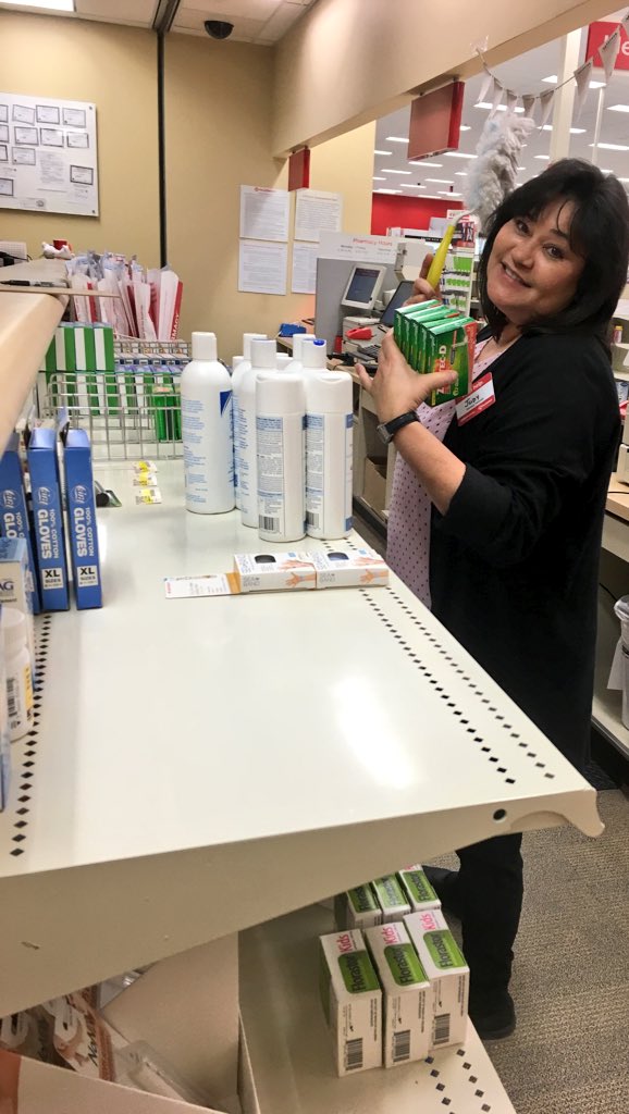 VeeralVyas's tweet photo. Judy dustin & checking dates #HospitalClean @pokry12 @WhitecoatChaffe #brand @plumleydj @MitchWebster32 @JRFiesel https://t.co/34UabMw6Jz
