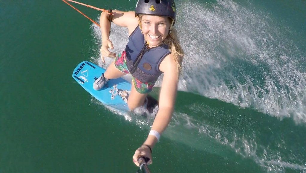 angeschriber's tweet photo. Wakeboarding makes me so happy 😃 👌🏻Use 'angelika' at checkout for 10% off all wake equipment @blemboard #shoponline https://t.co/v8PI3917U0
