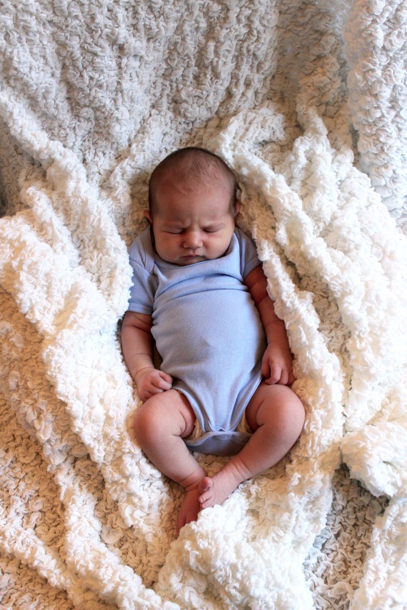 mccranston's tweet photo. Cade James Kelley- 1 week old https://t.co/FEQouu1EwN https://t.co/98kn6jR1QQ
