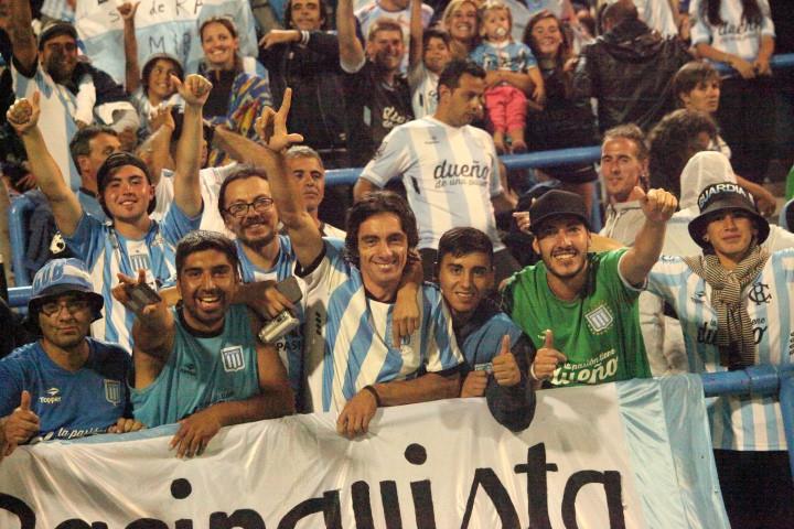 NegrinAkd's tweet photo. En mar del plata con la gente de racing q noche :) https://t.co/A9ExIaoj2S