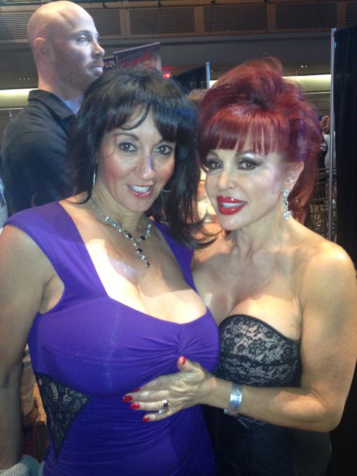 Hold them up my lover girl https://t.co/oCpRH6Q9r4