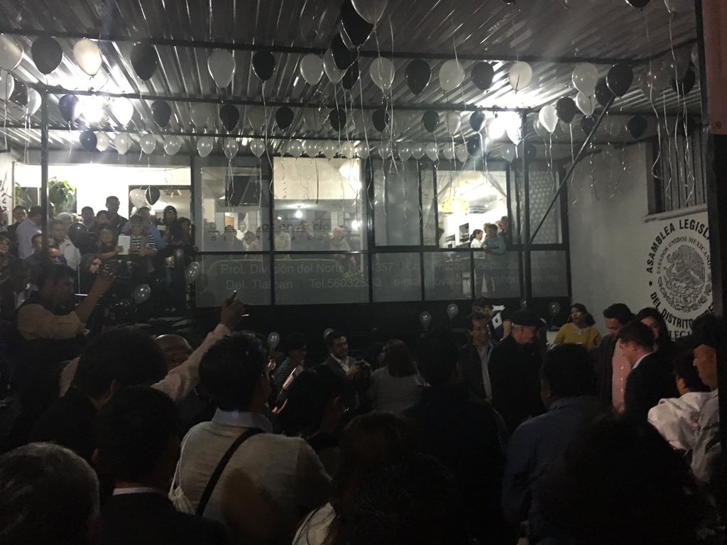 TonoPatino's tweet photo. Casa llena en la inauguración del módulo de la Diputada @lulu_v_c Enhorabuena! Mucho éxito en tu gestión https://t.co/F7pQ7jr3P3