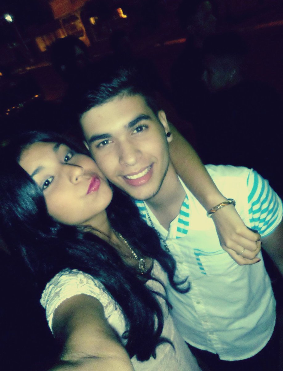 Mily_MDV's tweet photo. #Esos15's #Hermano #Gabriel #kiss https://t.co/BlzJ0NQnBD