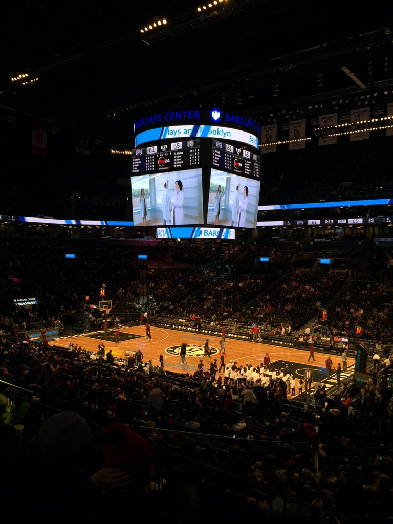 ownyoglow's tweet photo. half time @BrooklynNets @barclayscenter 🙌🏼 #nets205 https://t.co/LIcUWyaX6I