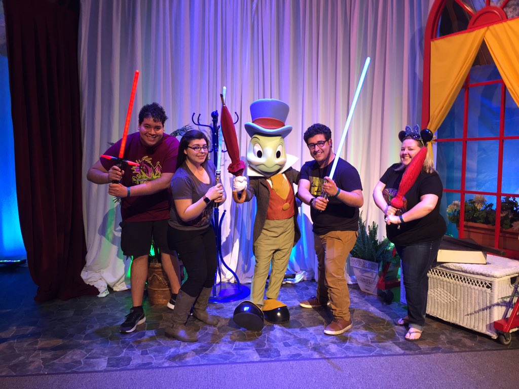 jaysquivel's tweet photo. Our pictures today have been 🔥🔥🔥 @luckyjen1128 @areli89 #iDisney https://t.co/5SSzqSQaBJ