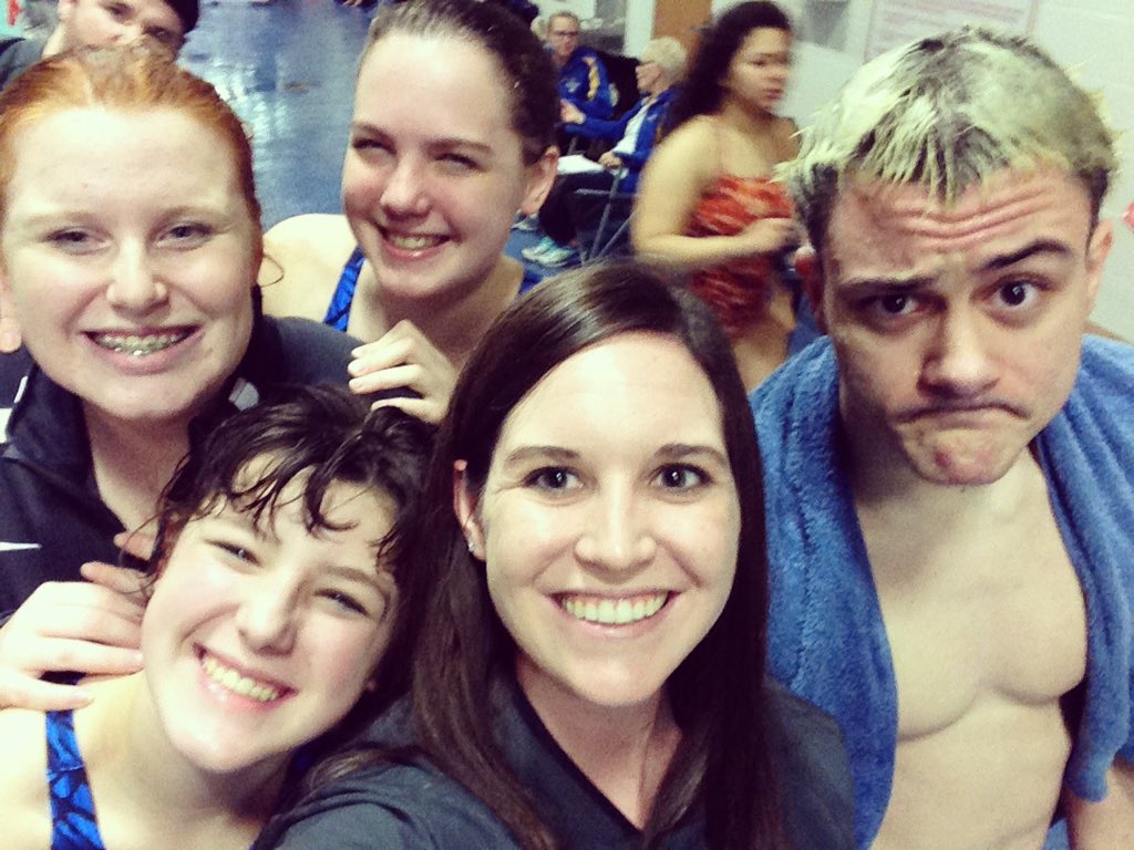 PODonnell317's tweet photo. Selfies with swimmers be like.... #swimcoachprobs #gosouthrebels #swimcoachlife 🏊🏻💙 https://t.co/Q53KRVnpcx