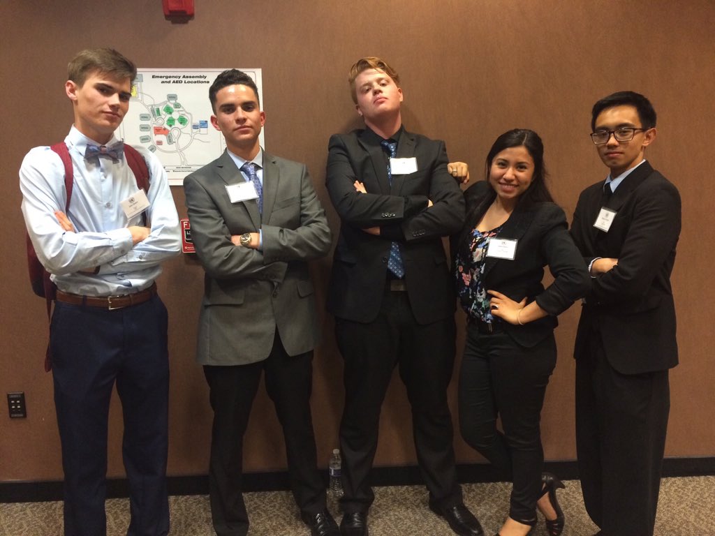 rmhsmodelun's tweet image. RMHS Model UN #seniors2016 bringing the diplomacy at MCCMUN!