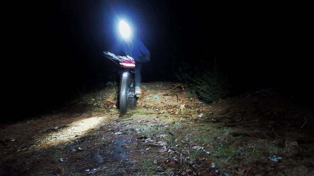 AtlanticDirt's tweet photo. Warm nights in February means the fatbikes are rolling. #mtbmaine #nightride #fatbikes #mtbeastcoast  #mtb https://t.co/oJ9WgTEUPh