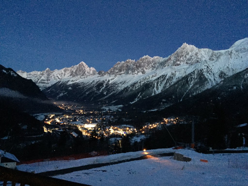 OutdoorGal's tweet photo. Sundowner view #Chamonix #mountains #montblanc #adventure #escapeoutside https://t.co/KKjkJWPRLo