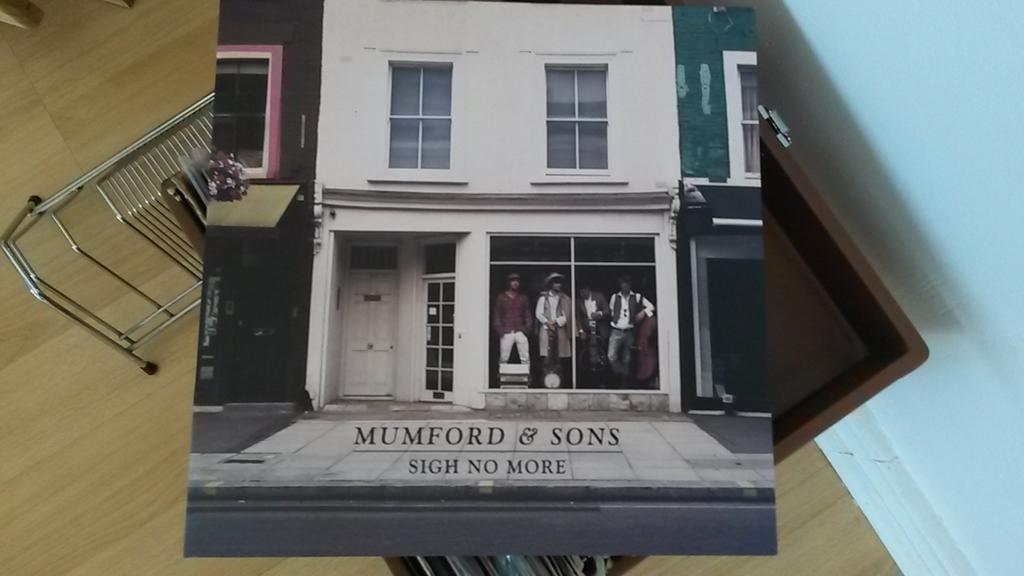 Rozebuhd's tweet photo. @MumfordAndSons I can hardly wait!!!!!!! https://t.co/Y2zzbVwCWx