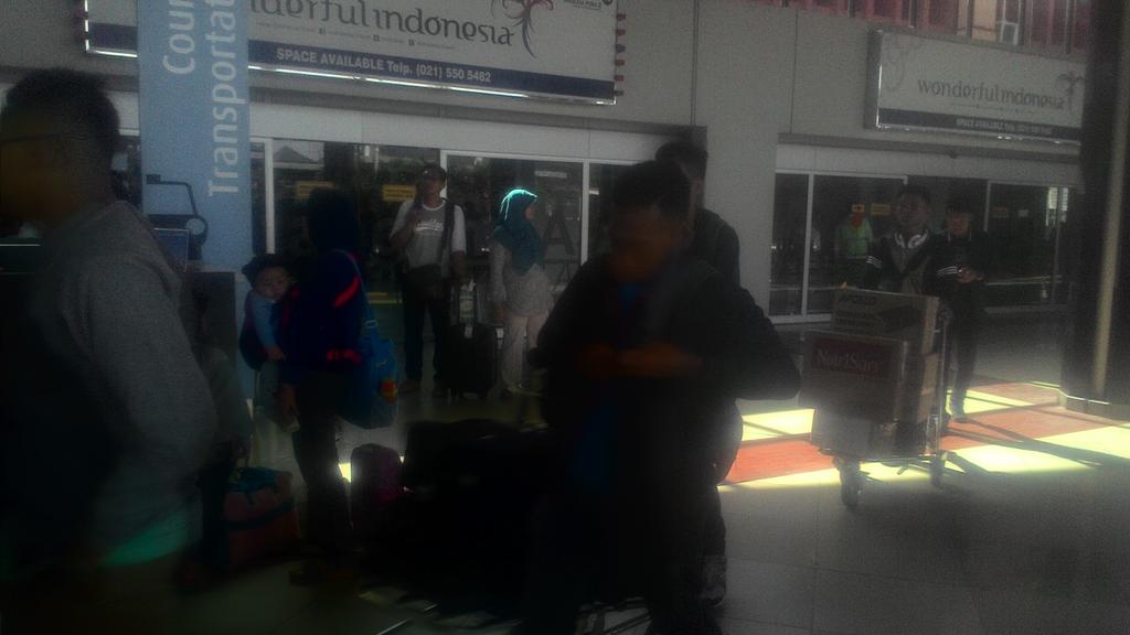 #latepost 
Team sudah sampai di bandara Soeta dan langsung berangkat menuju Bandung ,Doakan selamat sampai tujuan ..