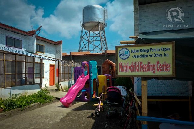 rapplerdotcom's tweet image. Food prostitutes, death by hunger, and a feeding program s.rplr.co/ODsCGIX #HungerProject