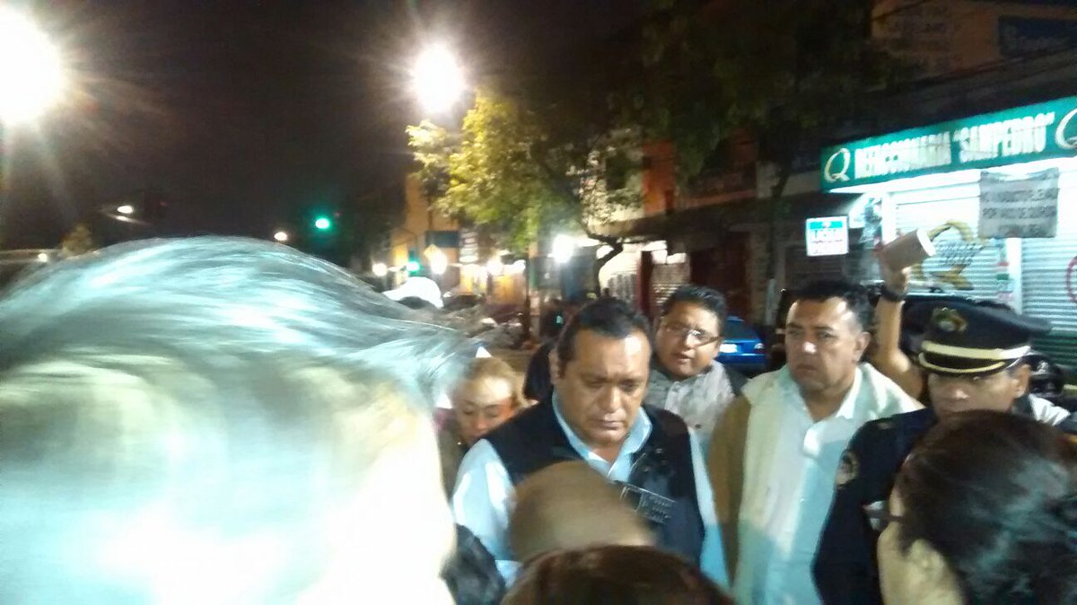 Bloquean vecinos Vasco de Quiroga. Demandan agua - CagD0MJUUAAHtox