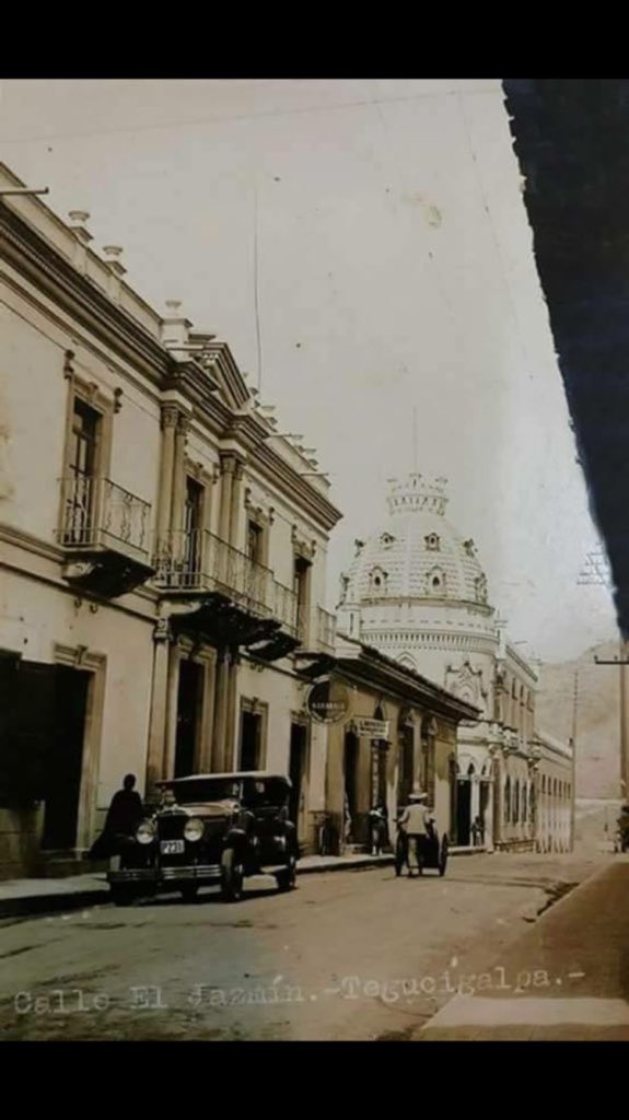 foto_antiguasHN's tweet photo. Calle el jazmín Tegucigalpa https://t.co/gIOpaYMPDW