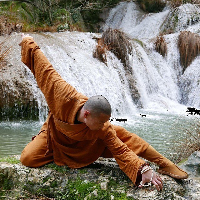 Lemoonity's tweet photo. #RT #FAV Become water my friends... #shifu #shaolin #songshan #shaolinkungfu #shaolintemple #shifushiyanjun #shaoli… https://t.co/7hDEpqDgU4