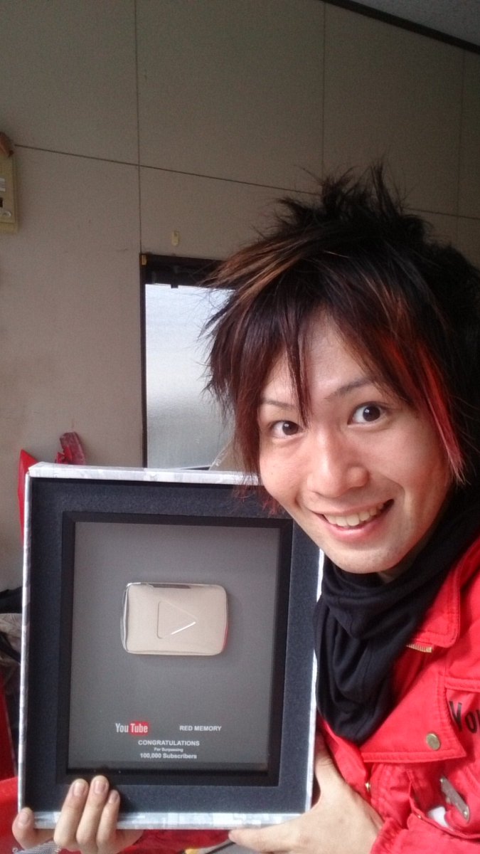 red__memory's tweet photo. 銀の再生ボタンが届いたぁ🎵
応援してくれてる皆様これからもRED MEMORYをよろしくお願いします✨ https://t.co/Rm6PhKeOYS