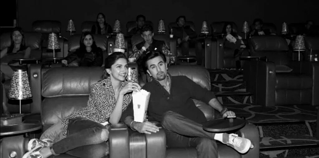 RanbirUniverse's tweet photo. OMG : #RanbirKapoor &amp; @DeepikaPadukone Roped In For @NGEMovies 's Next 😊 https://t.co/0q8xcA2l11