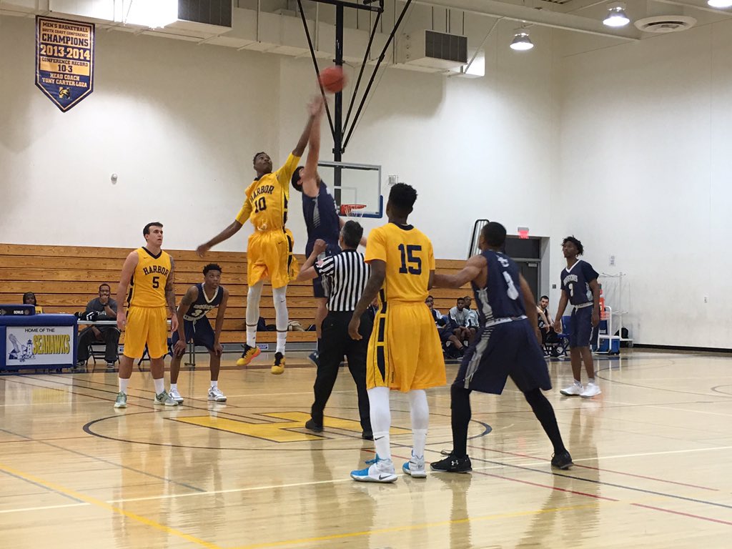 EricRamosZepeda's tweet photo. MBB: HALFTIME - L.A. Harbor 43, El Camino College 17, #eccunion #MBB https://t.co/TTu74S39Rt