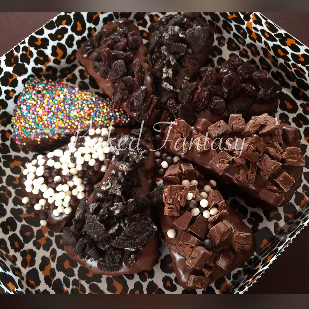 bakedfantasy_ec's tweet photo. Porciones de tortas personalizadas envíos para todo #Quito y sus valles 0998879981 no llamadas 📵 https://t.co/dzzL8Qc1hp