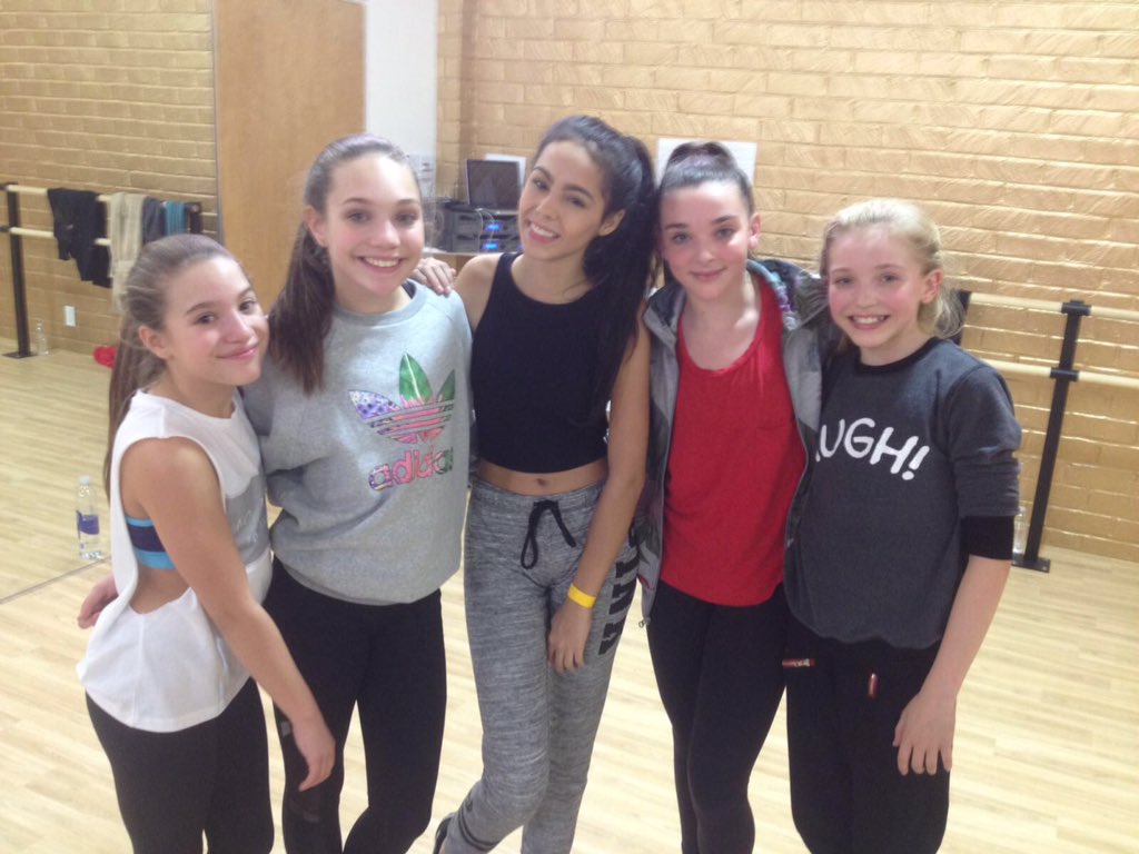 dancesstuff's tweet image. best pic ever ❤️❤️❤️😭