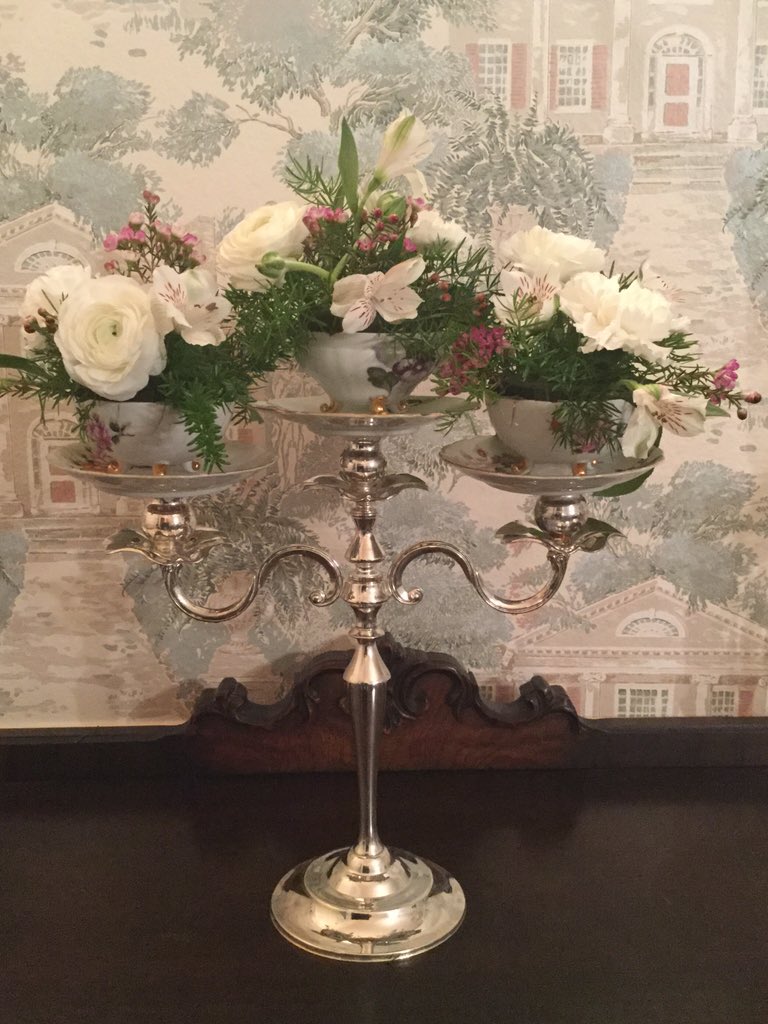 RayRaysCatering's tweet photo. Ray Ray puts a twist on the candelabra #FlowerShow #Flowersbydesign #flowerpower https://t.co/4MAo7Piv8R