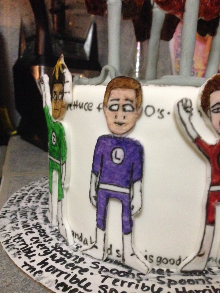 JTRAOC_SAM's tweet photo. "I'm on it like Donkey Kongit" lol @Real_Liam_Payne 
@markalanparsons this cake @ChelleFlore made #isthebombdotcom https://t.co/oWpM3wpgii