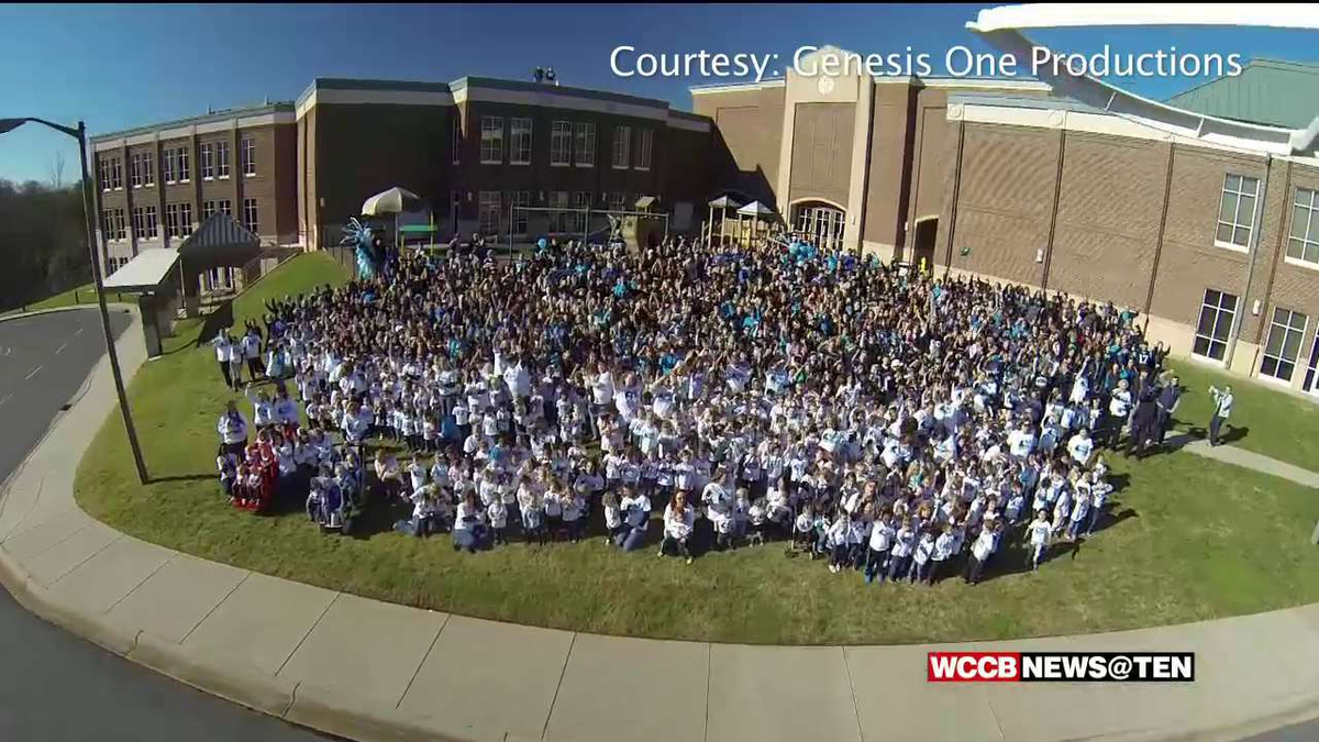 WCCBCharlotte's tweet photo. Carmel Students Use Drone to Take Epic Panthers Pic https://t.co/dXsdFfgUxC #cltnews #PantherNation #OneCarolina https://t.co/4FqrISE6IK