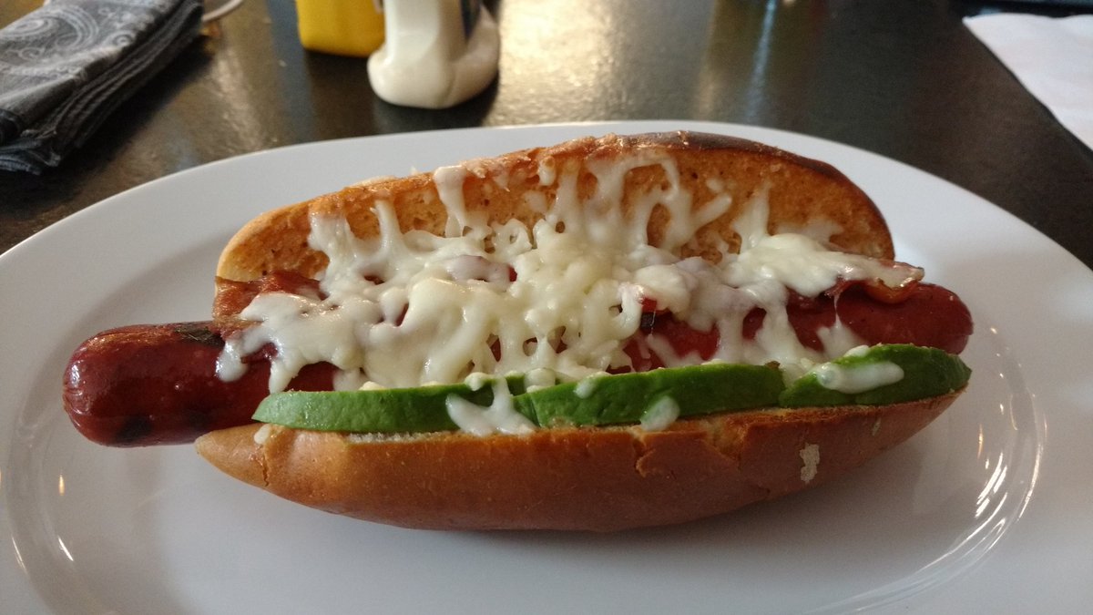 el_deefe's tweet photo. En #Coyoacan, ricas hamburguesas, buen tamaño, pan original (parmesano con chia) y buen sabor! 😃🍔 @DUKESBURGERSMX https://t.co/4bXO6ErCks