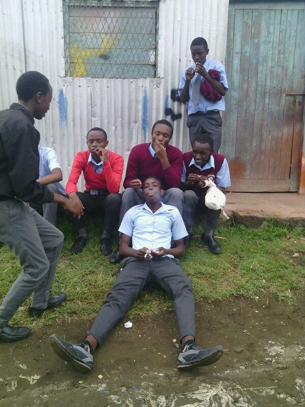 Crazy_Nairobian's tweet photo. #WhatForm1sMustKnow When your parents want you to get High Grades, this is not it... https://t.co/D1vy5bJZnR