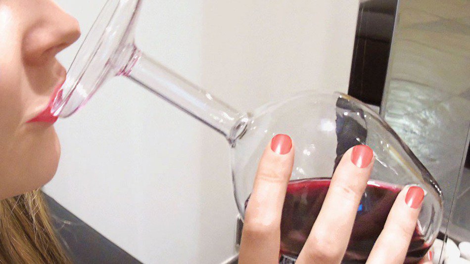 mashable's tweet photo. Upside down wine glass lets you look even less sober https://t.co/x5DLjgpUPg https://t.co/sOjjhk7cOu