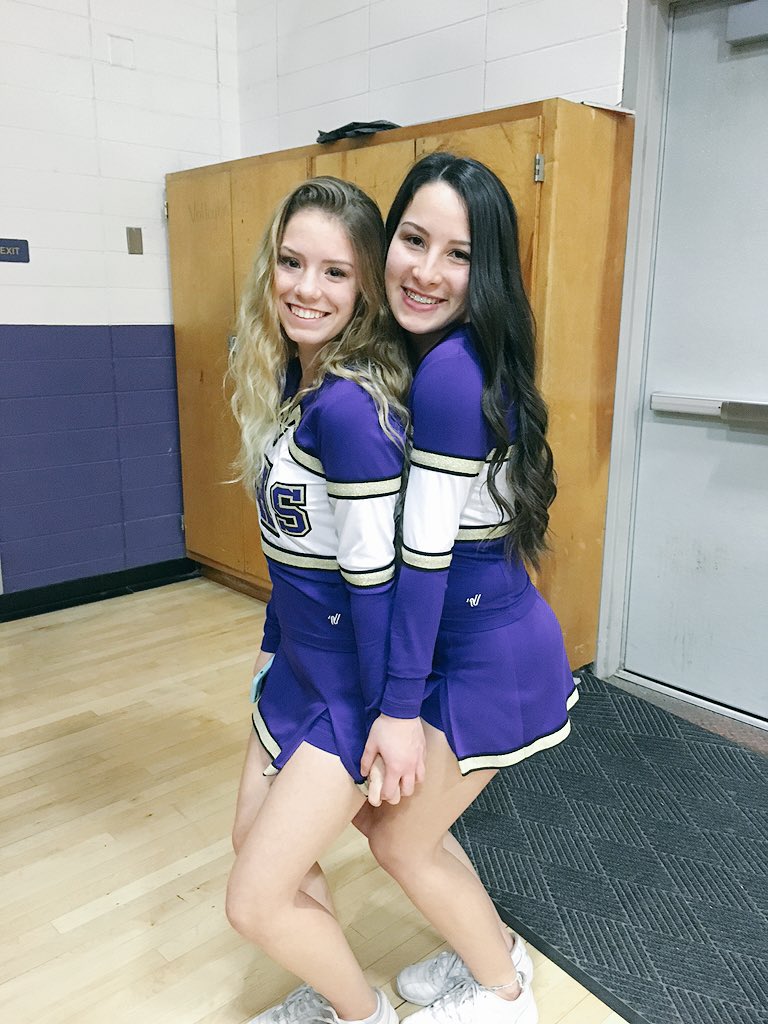 juliaaaaaa7's tweet photo. senior night w my two besties💖 https://t.co/AUkbKHCikK