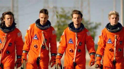 1DHQDaily's tweet image. #VoteDragMeDownUK #KCA