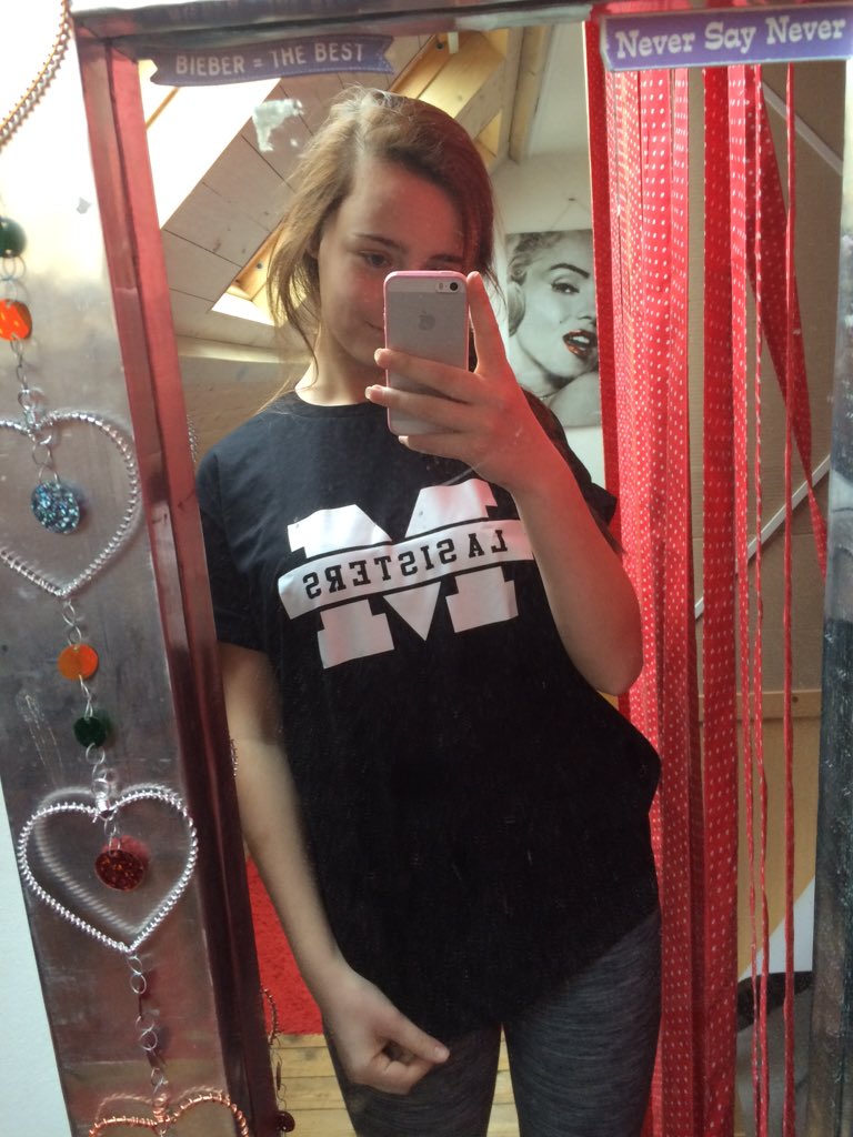 smelltheflwrs's tweet image. @monicageuze @_LASISTERS