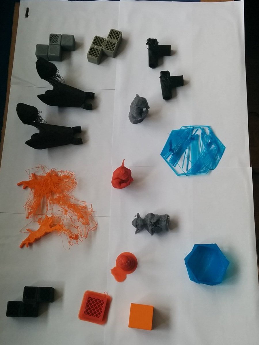 norbertUT's tweet photo. Algo que no verás en stands comerciales en la #MFBcn16, una colección de fails. Llevaremos más. @MakerfaireBCN https://t.co/KoN7bFYEyu