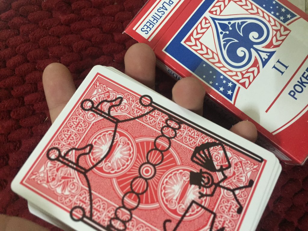 Cachuavu2201's tweet photo. magic trick : cartoon deck !! :) https://t.co/9BfZjDmsYm