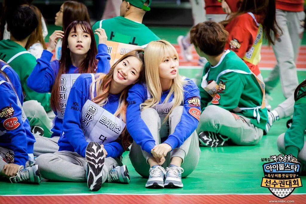 TWICE GLOBAL tweet media