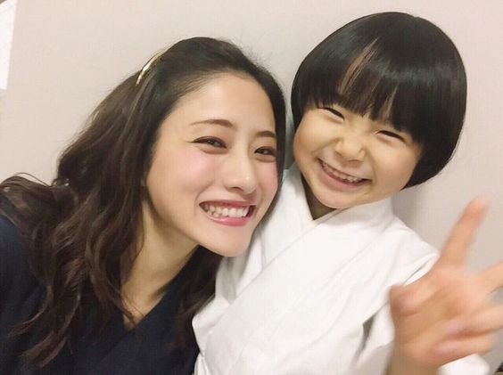 Twitter 上的 Sheryl ヘアアレンジがマンネリ 石原さとみが着用 プリュイのクレセントコーム が使える T Co Agfr1vydhg Sheryl 石原さとみ 5時9時 ごじくじ プリュイ ヘアアレンジ ヘアアクセサリー T Co Fvsqciudqm Twitter
