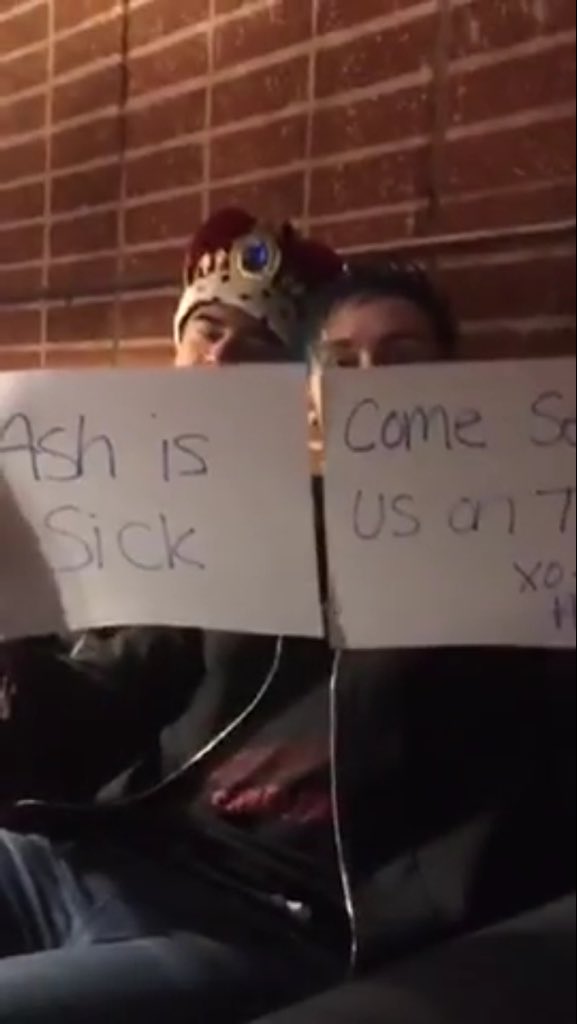 baddatIove's tweet photo. #AshIsSick #KingMichaelOnPeriscope #CalumIsANicePerson https://t.co/bEecRlBS4a