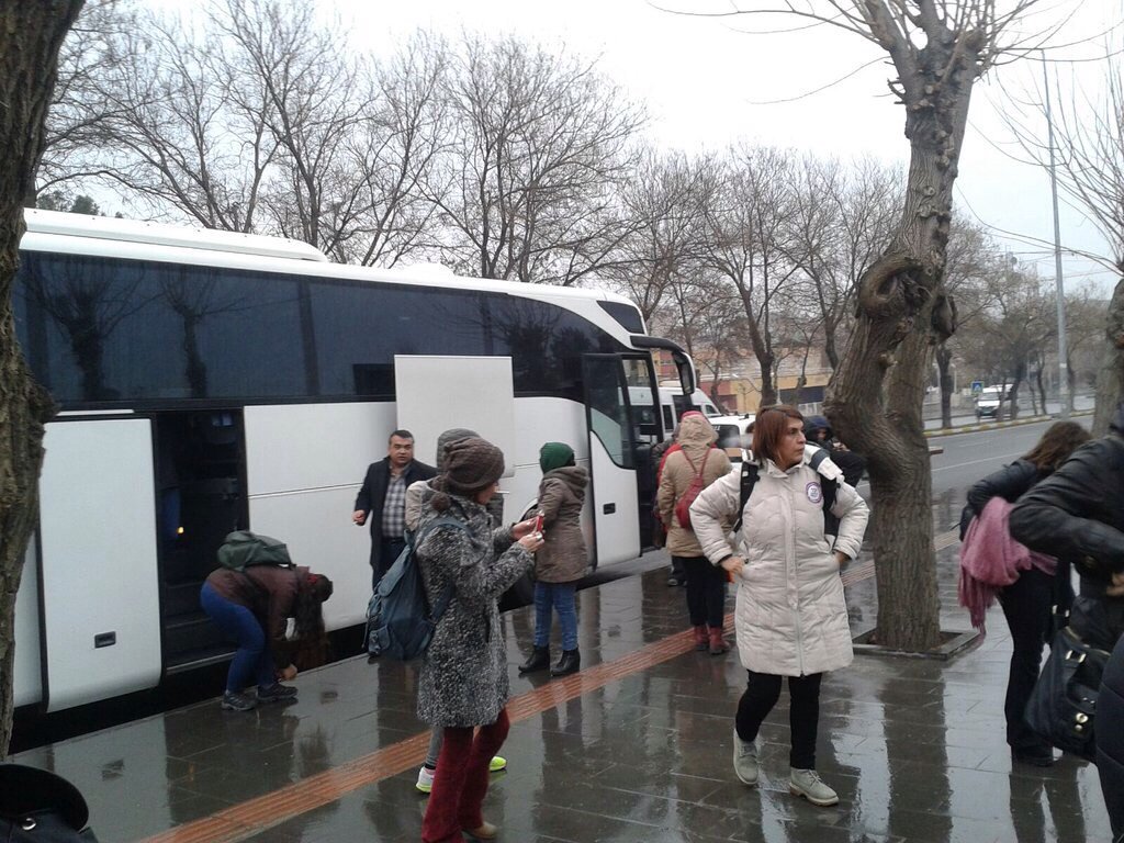 sykpkadinmeclis's tweet photo. #yasamdanyanayız diyen kadınlar Amed'e varmaya başladı. https://t.co/SbNF3F2Ko8