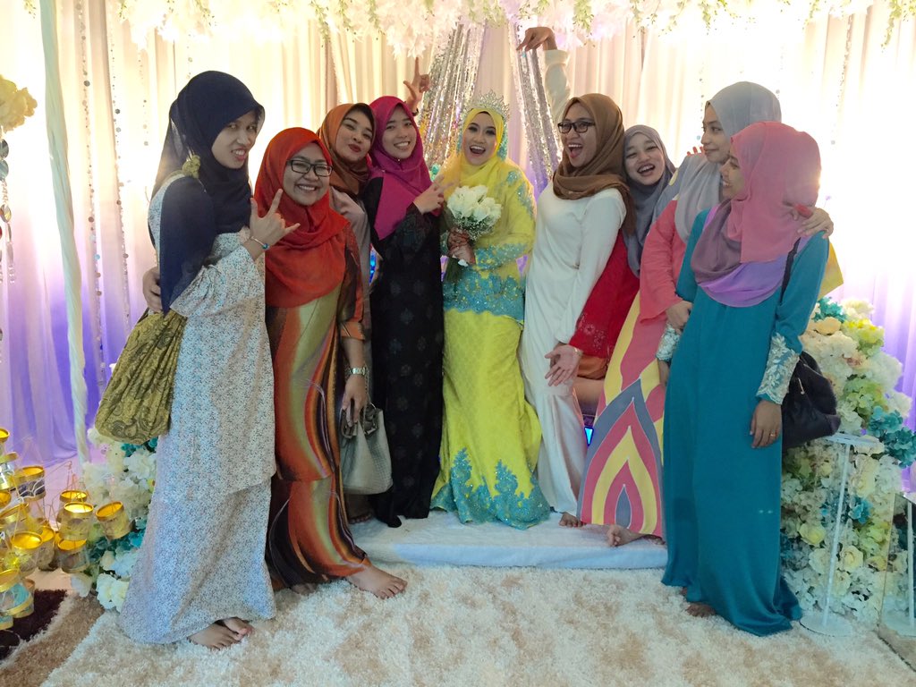 dya_nabila's tweet image. Ladies. Selamat pengantin baruuu #smc #tepces #schoolmates