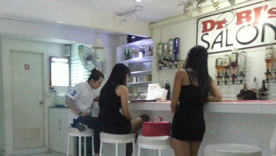 SingleMansTravl's tweet photo. Dr BJ's blowjob bar in ... - https://t.co/rdCFo09I07 #BangkokBlowjob #BlowjobBar #DrBj #DrBjs #DrBjsBangkok https://t.co/HDwW68vLSu