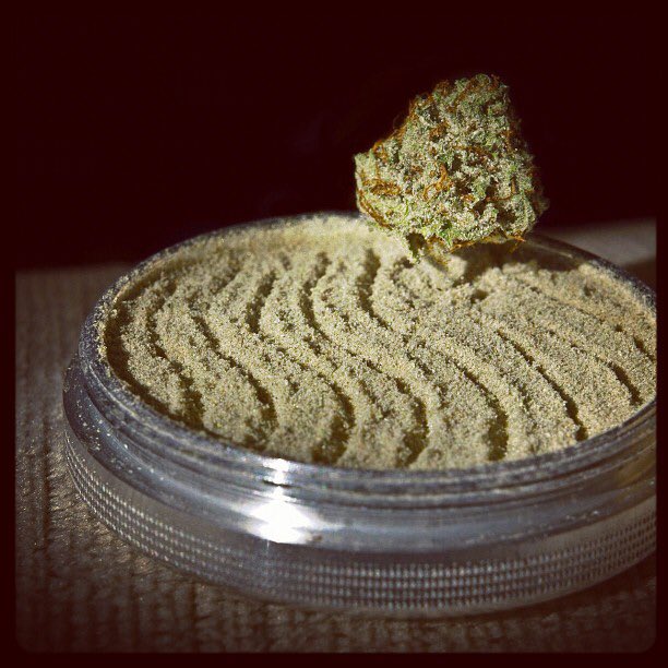 Finest_420's tweet photo. What a beautiful sight!!! #kief #nug #grinder #bud #weed https://t.co/isoxDNT8yz
